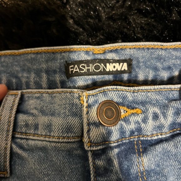 Fashion nova distressed jeans - Picture 2 of 4